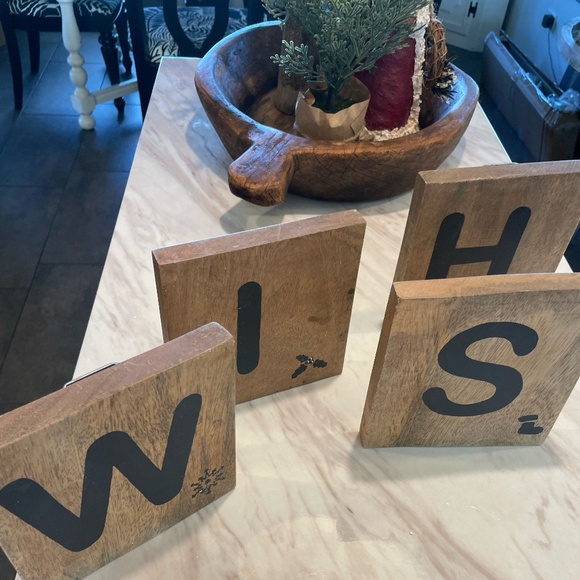 CHRISTMAS 4 PC WOODEN WORD "WISH" WALL/TABLE DECOR - Picture 4 of 10